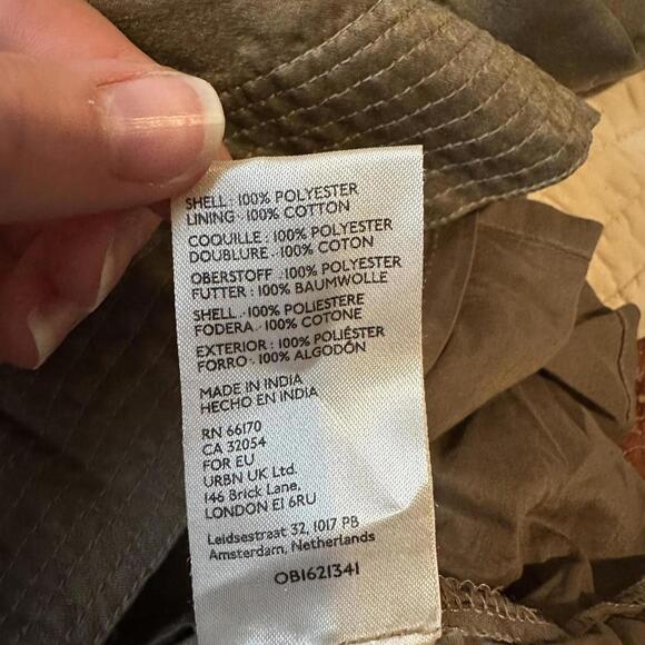 Free People Cassidy Romper silky smocked w balloon sleeves piratecore size M - Picture 8 of 8